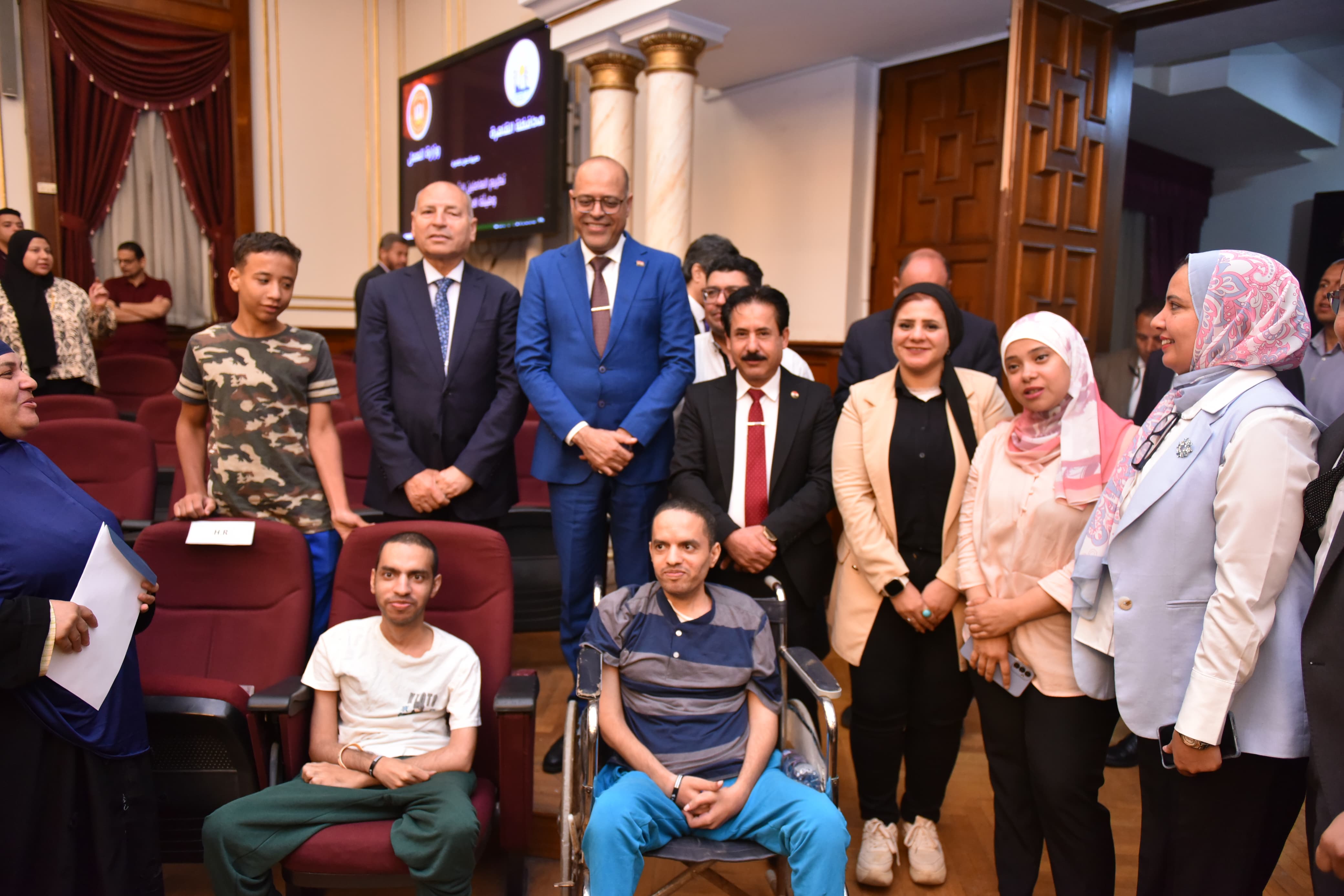 وزير القوى العامله 